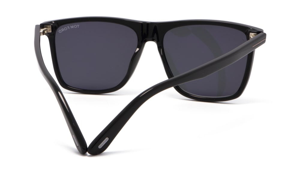 solncezashhitnye-ochki-tom-ford-tf-832-n-01a (4)